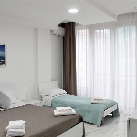 B&B Central Rooms 137 Napoli Eksteriør billede
