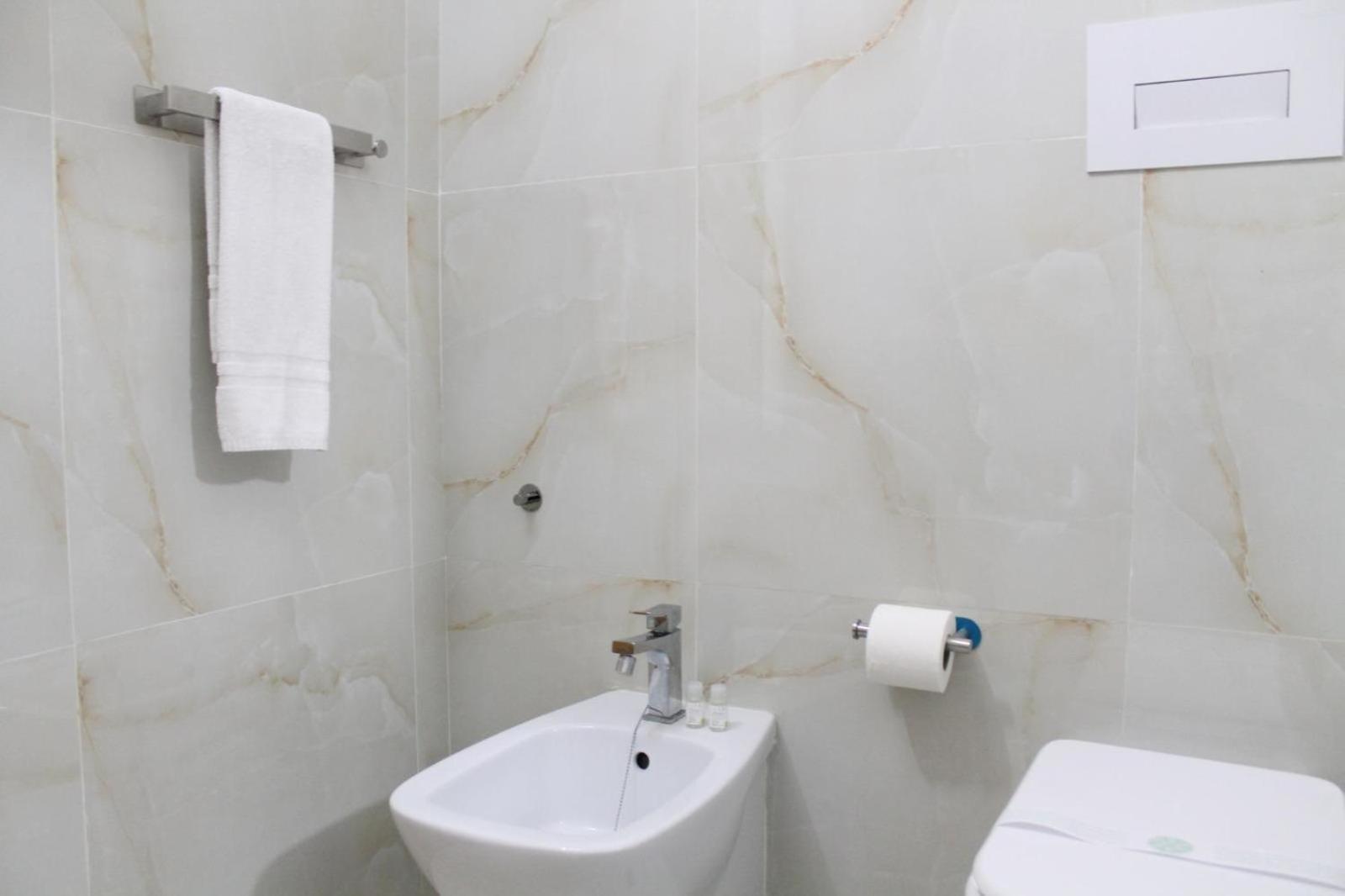 B&B Central Rooms 137 Napoli Eksteriør billede