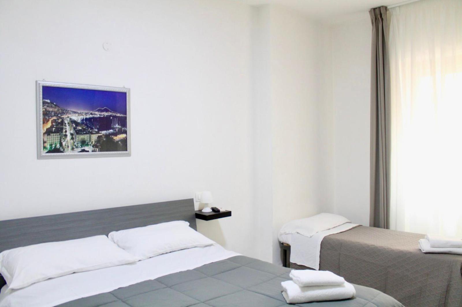 B&B Central Rooms 137 Napoli Eksteriør billede