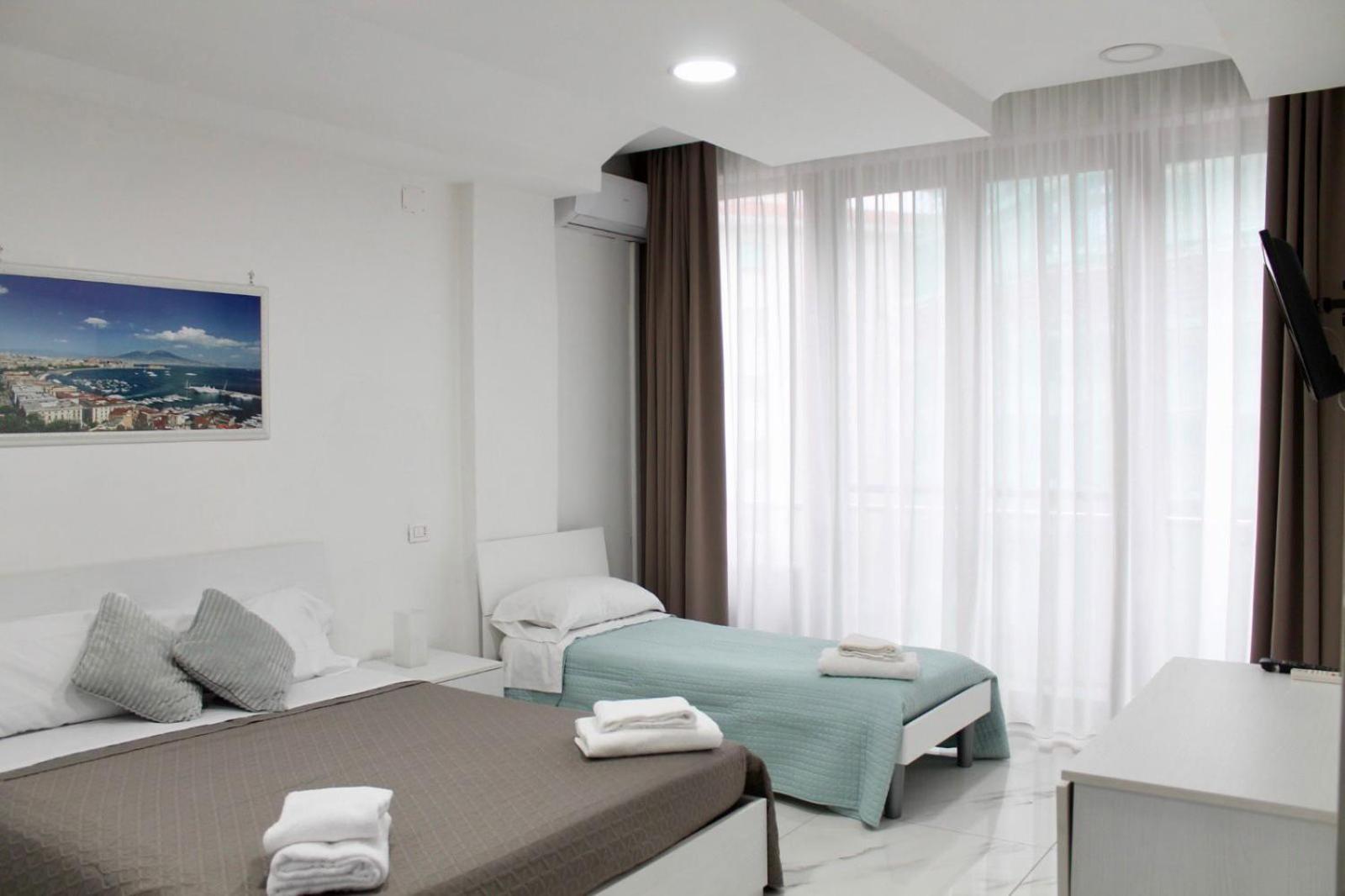 B&B Central Rooms 137 Napoli Eksteriør billede