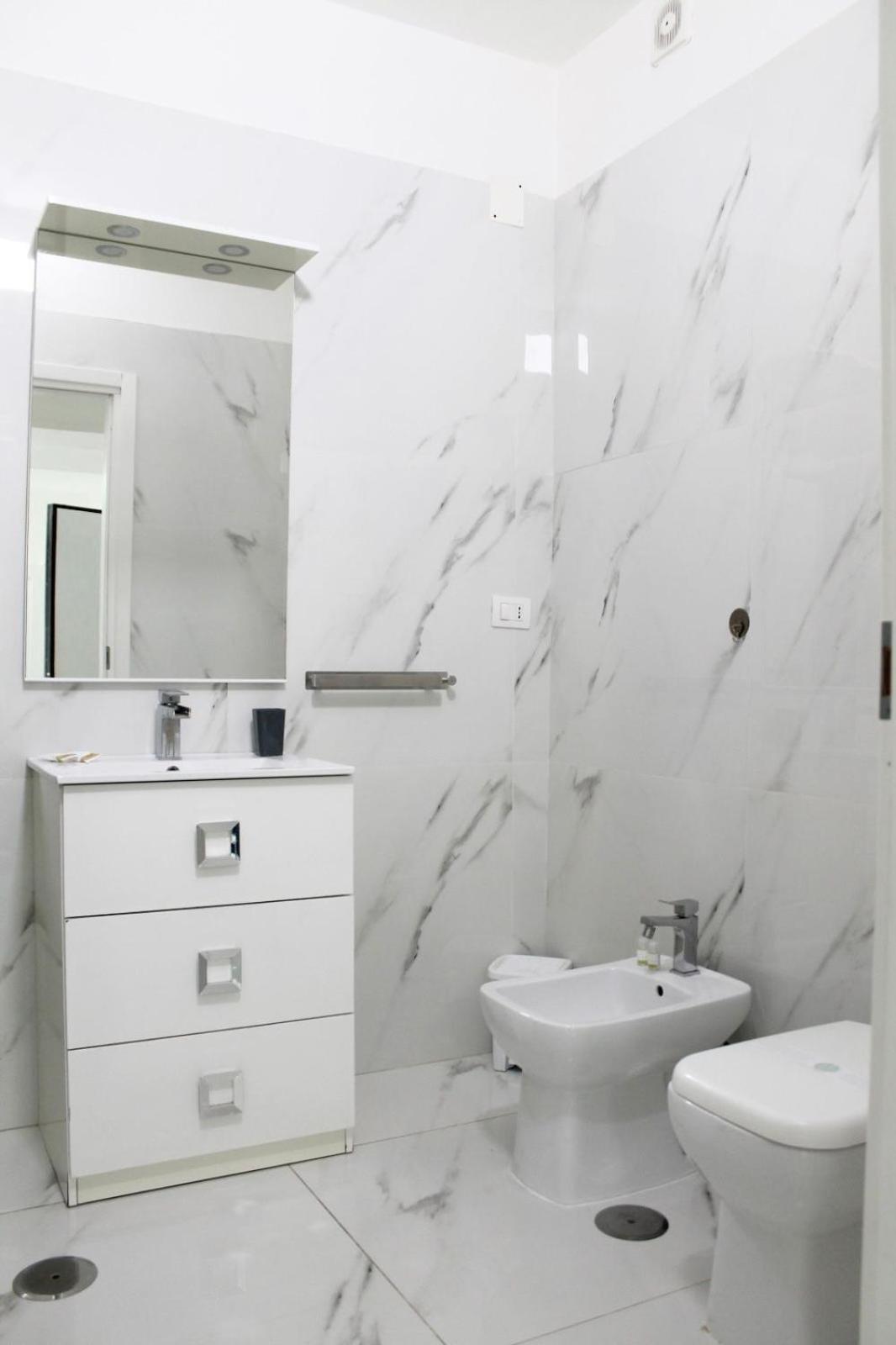 B&B Central Rooms 137 Napoli Eksteriør billede